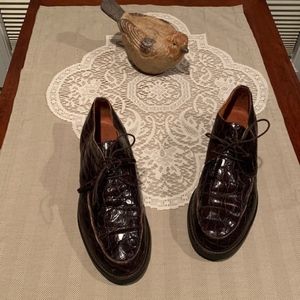 Hugo Buscati Women's Croc-embossed Oxford